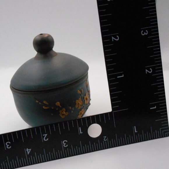 VINTAGE ZISHA TEA MUG YIXING TEACUP WITH LID HANDMADE FLORAL PLUM BLOSSOM DESIGN - Picture 9 of 11